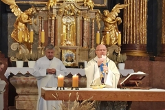 ab8608c6-3e69-452c-a532-04ef0ba2dcb1